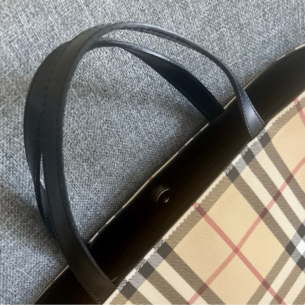 Authentic Burberry nova check tote bag used in very good condition - Picture 2 of 11